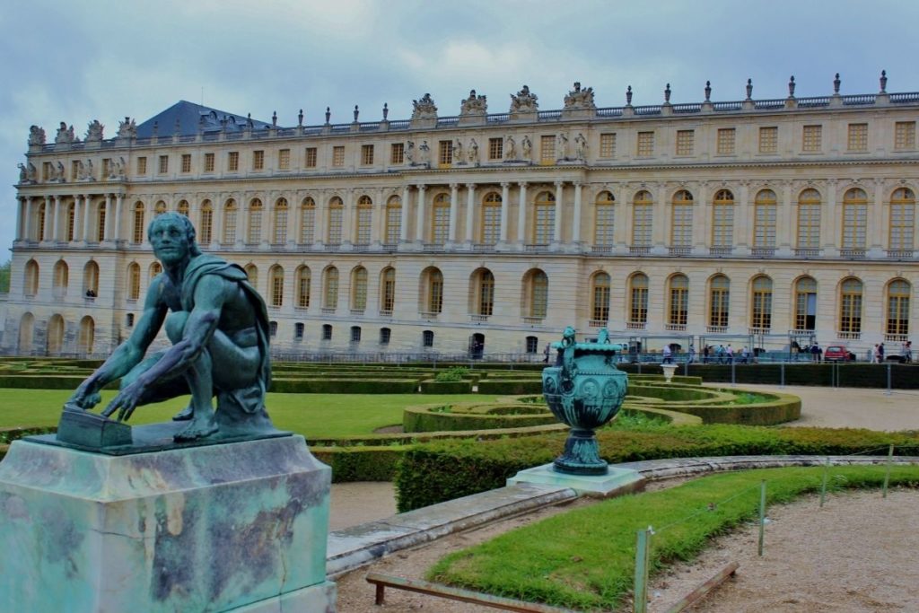 Explorando a Majestade do Palácio de Versalhes