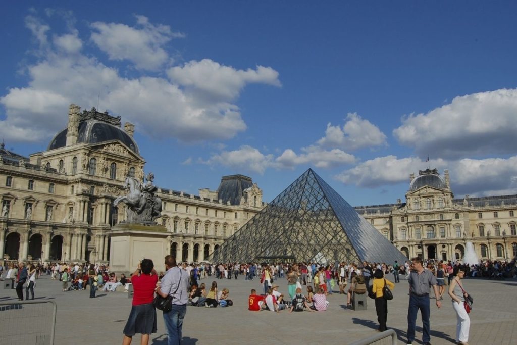 Explorando o Museu do Louvre