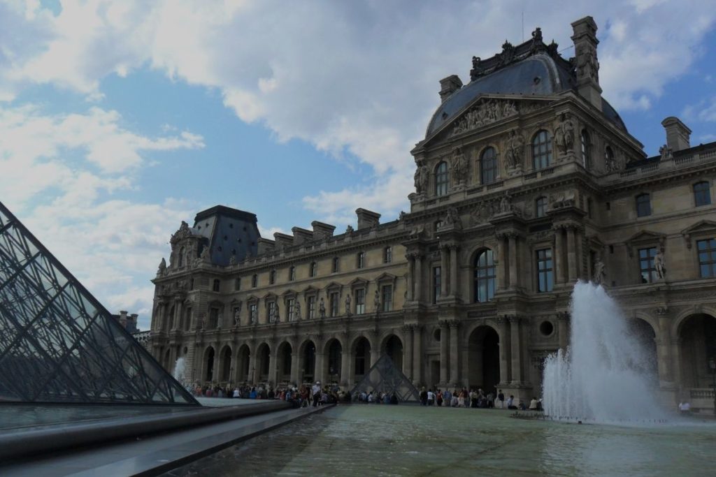 Explorando o Museu do Louvre